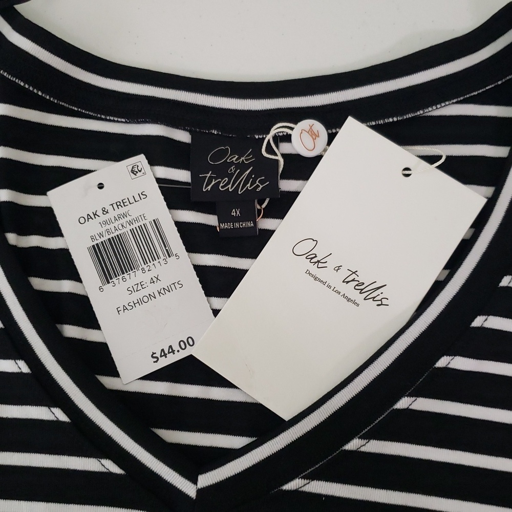 Plus Size NWT Women's Boxy Top 4X Black White Striped V-neck Casual Relaxed New - Picture 8 of 11